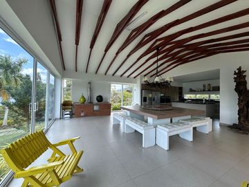 Venta Lujosa Finca Lago Calima con Acceso directo al Lago (Muelle Privado)
