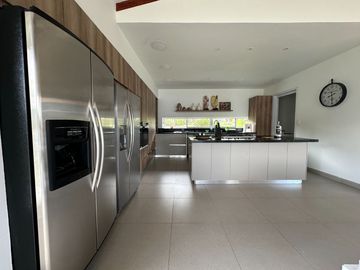 Venta Lujosa Finca Lago Calima con Acceso directo al Lago (Muelle Privado)