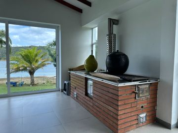 Venta Lujosa Finca Lago Calima con Acceso directo al Lago (Muelle Privado)