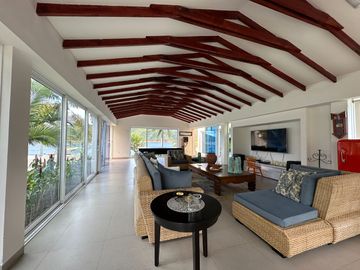 Venta Lujosa Finca Lago Calima con Acceso directo al Lago (Muelle Privado)