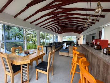 Venta Lujosa Finca Lago Calima con Acceso directo al Lago (Muelle Privado)