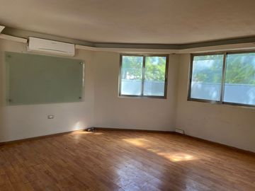 Casa en Venta en Mérida de oportunidad , ideal para renta de oficinas o departamentos