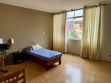 DUPLEX EN VENTA FRENTE A PARQUE, URB ALBORADA, SURCO