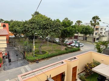 DUPLEX EN VENTA FRENTE A PARQUE, URB ALBORADA, SURCO