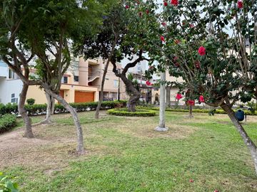 DUPLEX EN VENTA FRENTE A PARQUE, URB ALBORADA, SURCO