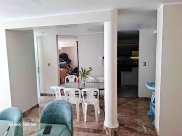 ESPECTACULAR CASA DE 200m2 FRENTE A PARQUE