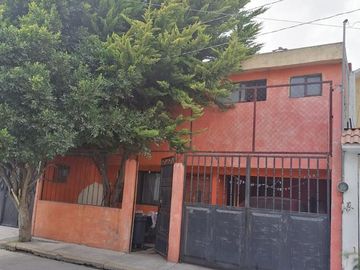 CASA EN VENTA C. OCHO CEDROS PRIV. DE ABELARDO RODRÍGUEZ