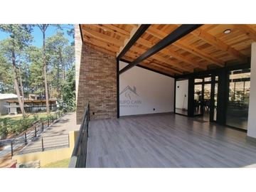 EN VENTA CASA MODERNA CON VISTA AL BOSQUE