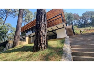 EN VENTA CASA MODERNA CON VISTA AL BOSQUE