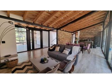 EN VENTA CASA MODERNA CON VISTA AL BOSQUE