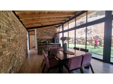 EN VENTA CASA MODERNA CON VISTA AL BOSQUE