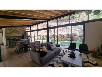 EN VENTA CASA MODERNA CON VISTA AL BOSQUE