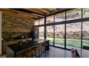 EN VENTA CASA MODERNA CON VISTA AL BOSQUE