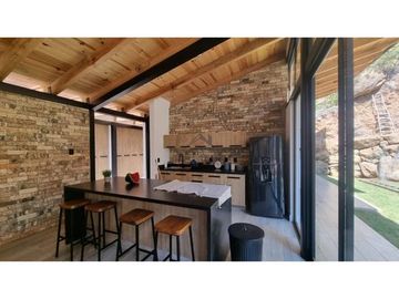 EN VENTA CASA MODERNA CON VISTA AL BOSQUE