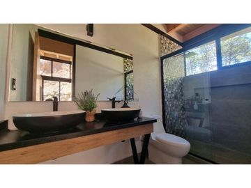 EN VENTA CASA MODERNA CON VISTA AL BOSQUE