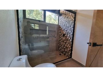 EN VENTA CASA MODERNA CON VISTA AL BOSQUE