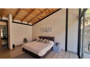 EN VENTA CASA MODERNA CON VISTA AL BOSQUE