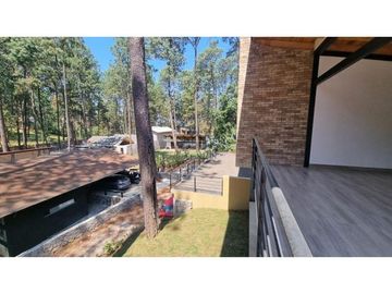 EN VENTA CASA MODERNA CON VISTA AL BOSQUE