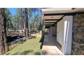 EN VENTA CASA MODERNA CON VISTA AL BOSQUE