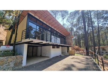 EN VENTA CASA MODERNA CON VISTA AL BOSQUE