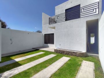 Céntrica casa nueva en Tequisquiapan, 3 rec, 2.5 baños, ¡Super ubicada!