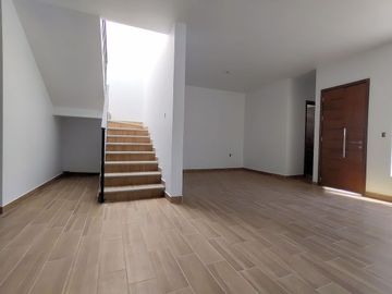 Céntrica casa nueva en Tequisquiapan, 3 rec, 2.5 baños, ¡Super ubicada!