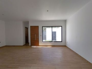 Céntrica casa nueva en Tequisquiapan, 3 rec, 2.5 baños, ¡Super ubicada!