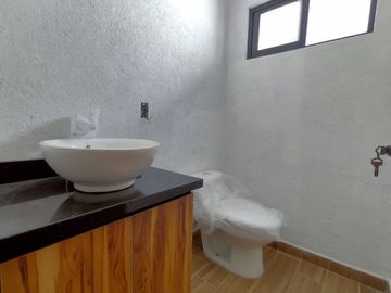 Céntrica casa nueva en Tequisquiapan, 3 rec, 2.5 baños, ¡Super ubicada!