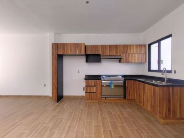 Céntrica casa nueva en Tequisquiapan, 3 rec, 2.5 baños, ¡Super ubicada!