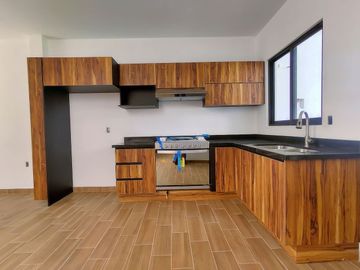 Céntrica casa nueva en Tequisquiapan, 3 rec, 2.5 baños, ¡Super ubicada!