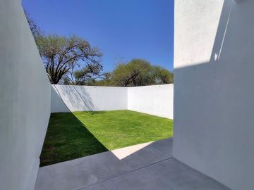 Céntrica casa nueva en Tequisquiapan, 3 rec, 2.5 baños, ¡Super ubicada!
