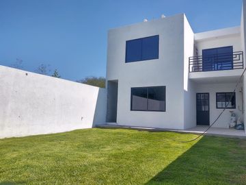 Céntrica casa nueva en Tequisquiapan, 3 rec, 2.5 baños, ¡Super ubicada!