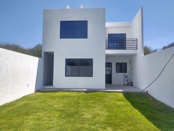 Céntrica casa nueva en Tequisquiapan, 3 rec, 2.5 baños, ¡Super ubicada!