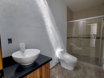 Céntrica casa nueva en Tequisquiapan, 3 rec, 2.5 baños, ¡Super ubicada!