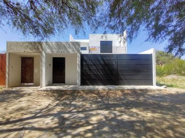 Céntrica casa nueva en Tequisquiapan, 3 rec, 2.5 baños, ¡Super ubicada!