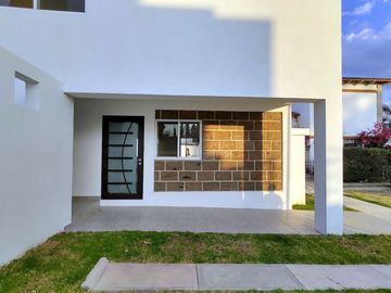 Casa en venta en Tequisquiapan, Club de Golf, Nueva 3 rec. amplia y luminosa