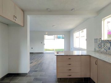Casa en venta en Tequisquiapan, Club de Golf, Nueva 3 rec. amplia y luminosa