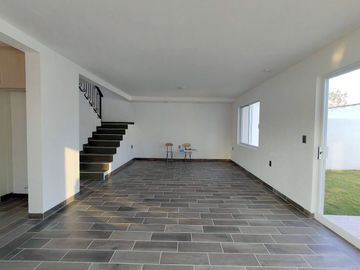 Casa en venta en Tequisquiapan, Club de Golf, Nueva 3 rec. amplia y luminosa