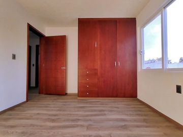 Casa en venta en Tequisquiapan, Club de Golf, Nueva 3 rec. amplia y luminosa
