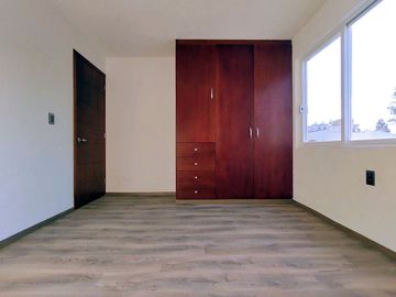 Casa en venta en Tequisquiapan, Club de Golf, Nueva 3 rec. amplia y luminosa