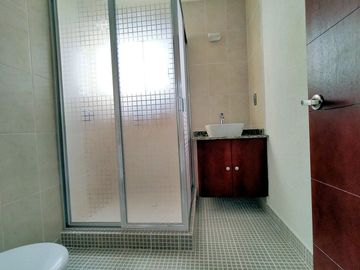 Casa en venta en Tequisquiapan, Club de Golf, Nueva 3 rec. amplia y luminosa