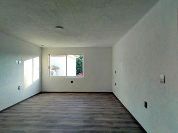 Casa en venta en Tequisquiapan, Club de Golf, Nueva 3 rec. amplia y luminosa