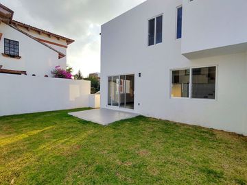 Casa en venta en Tequisquiapan, Club de Golf, Nueva 3 rec. amplia y luminosa