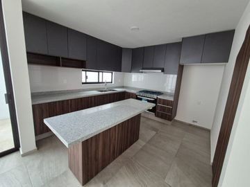 VENTA DE CASA EN FRACCIONAMIENTO BUGAMBILIAS