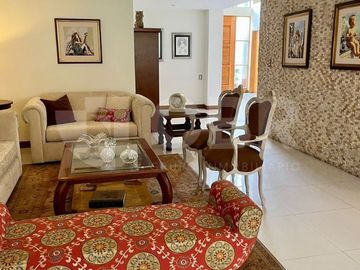 VENDO CASA EN LA MOLINA
