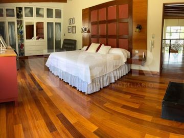 VENDO CASA EN LA MOLINA