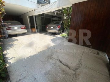 VENTA CASA EN MIRAFLORES