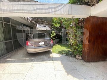 VENTA CASA EN MIRAFLORES