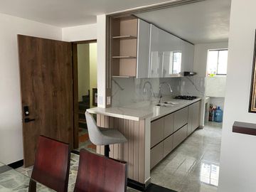 ALQUILO APARTAMENTO AMOBLADO EN EL SECTOR CENTENARIO