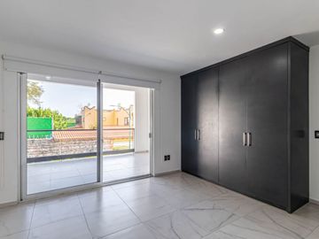 CASA EN VENTA EN FRACCIONAMIENTO EN COLONIA LOMAS DE CORTES A 5 MINUTOS DE VISTA HERMOSA CUERNAVACA